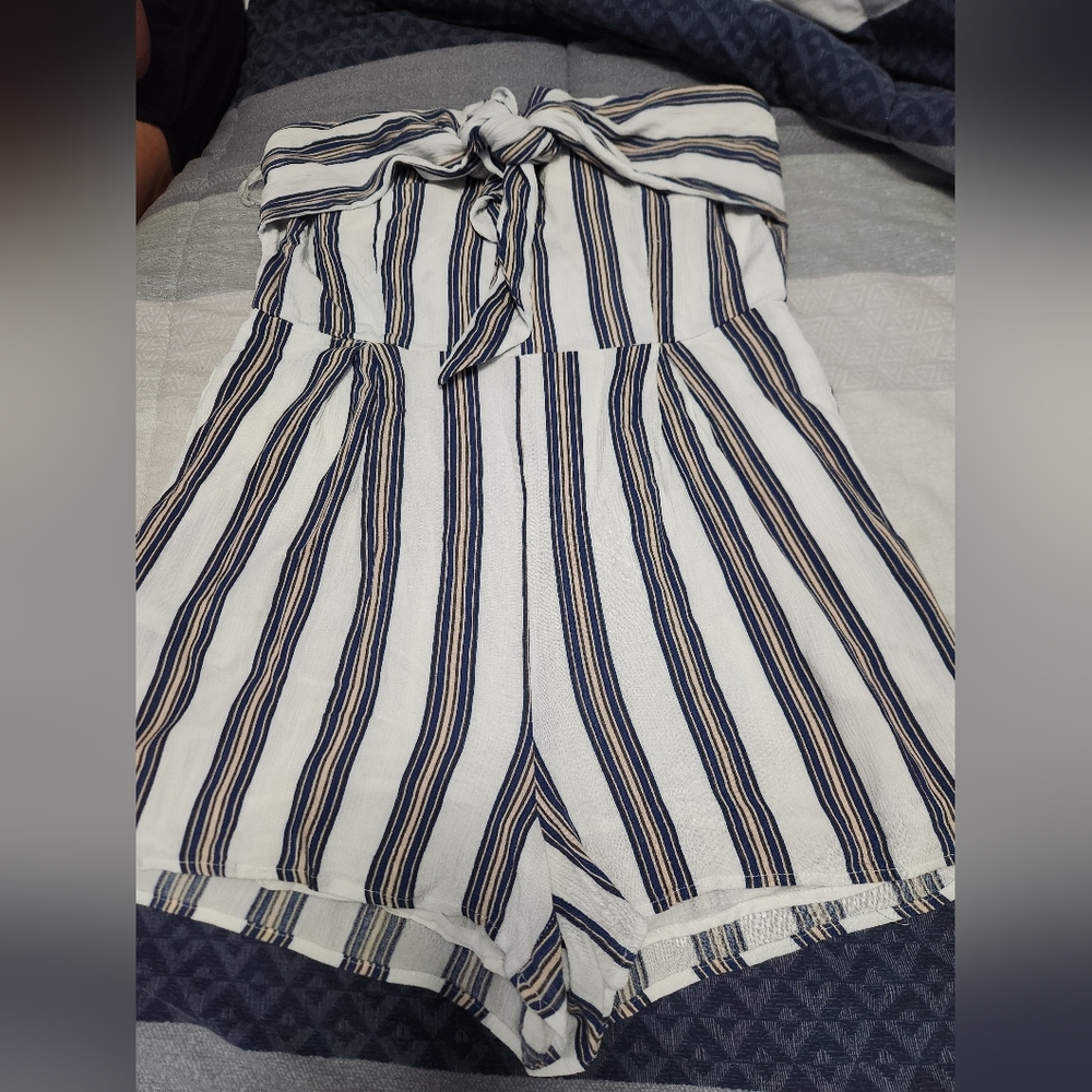 Lulu’s Sleeveless Romper - Picture 8 of 9